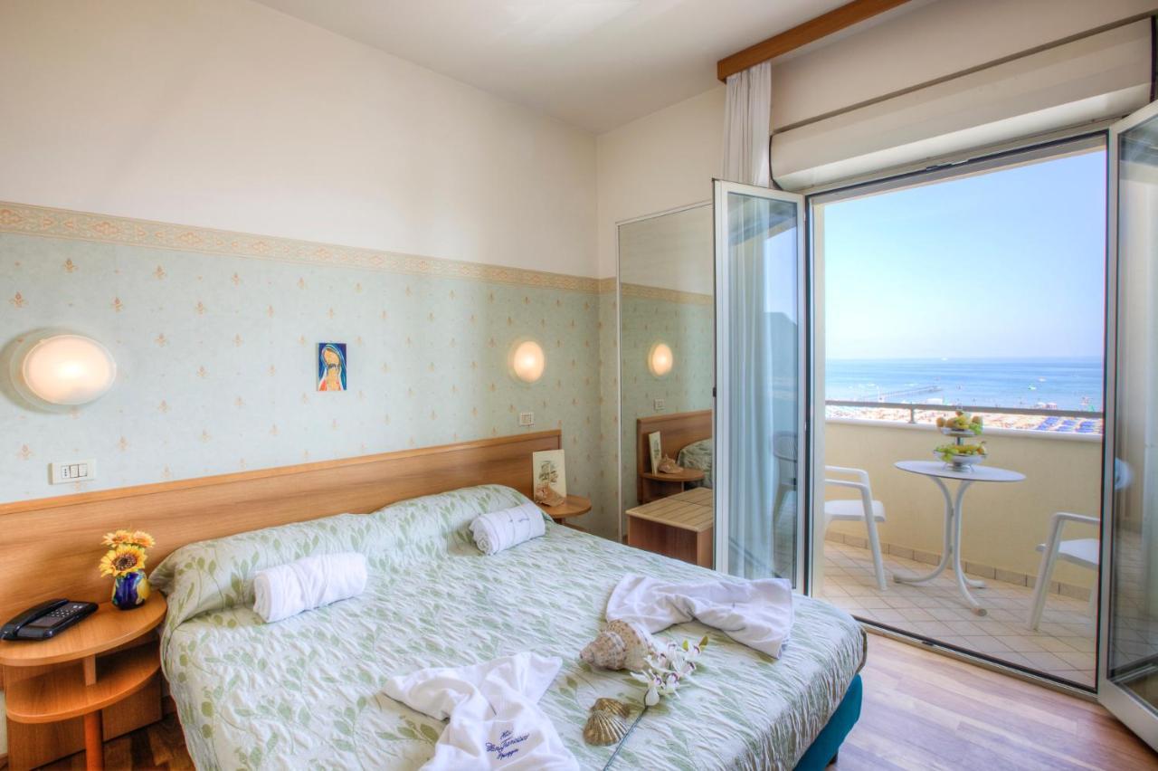 Hotel San Francisco Spiaggia リミニ エクステリア 写真